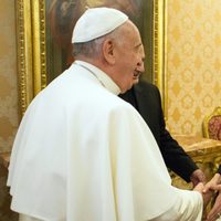 El Papa Francisco recibe a Angelina Jolie en el Vaticano