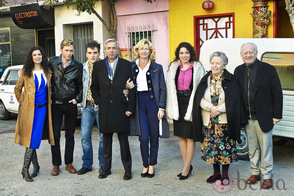 Pablo Rivero, Pilar Punzano, Ricardo Gómez, Imanol Arias, Ana Duato, Ana Arias, María Galiana y Juan Echanove en la presentación de la 16 temporada de 'Cué