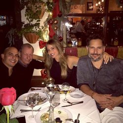 Sofia Vergara y Joe Manganiello salen a comer junto a unos amigos