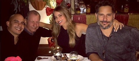 Sofia Vergara y Joe Manganiello salen a comer junto a unos amigos