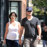 Jennifer Love Hewitt pasea su embarazo por Nueva York junto a su marido Brian Hallisay