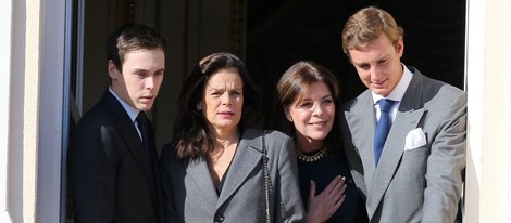 Louis Ducruet, Estefanía y Carolina de Mónaco y Pierre Casiraghi en la presentación de Jacques y Gabriella de Mónaco