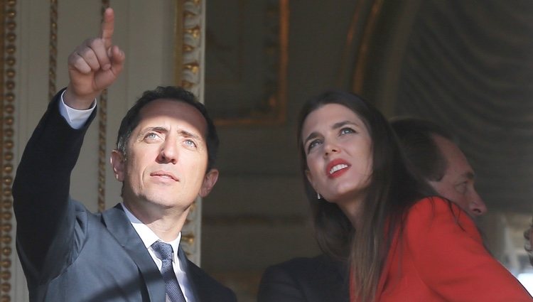 Carlota Casiraghi y Gad Elmaleh en la presentación oficial de Jacques y Gabriella de Mónaco