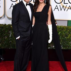 George Clooney y Amal Alamuddin en la alfombra roja de los Globos de Oro 2015