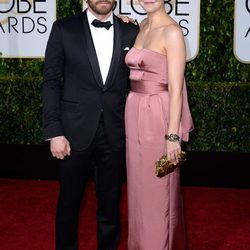 Jake Gyllenhaal y Maggie Gyllenhaal en la alfombra roja de los Globos de Oro 2015