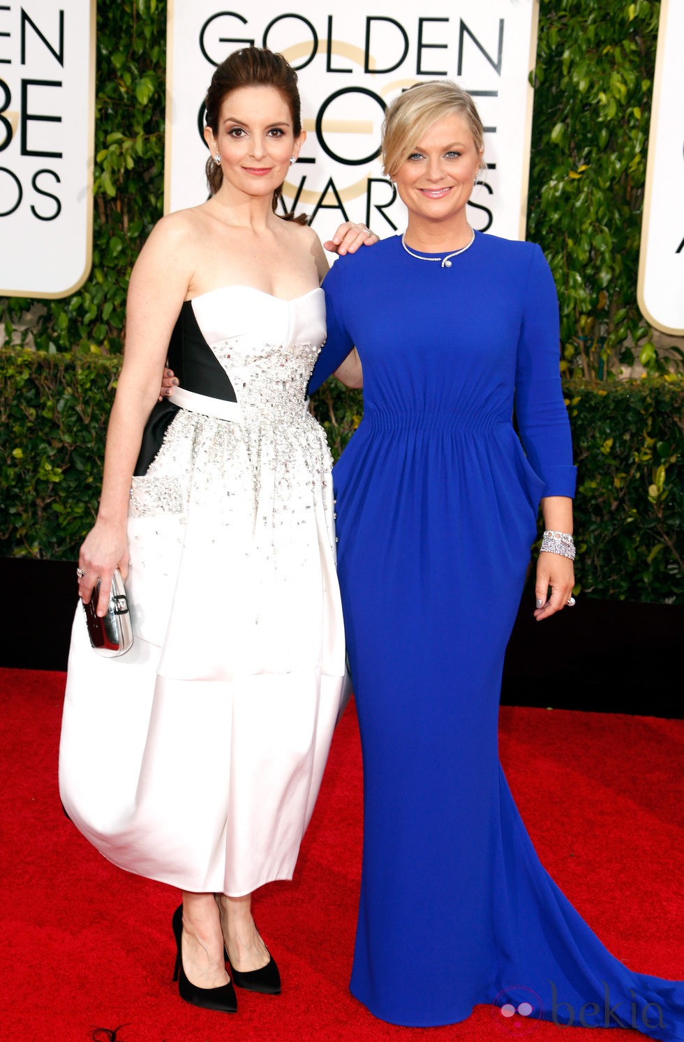 Tina Fey y Amy Poehler en la alfombra roja de la gala de los Globos de oro 2015