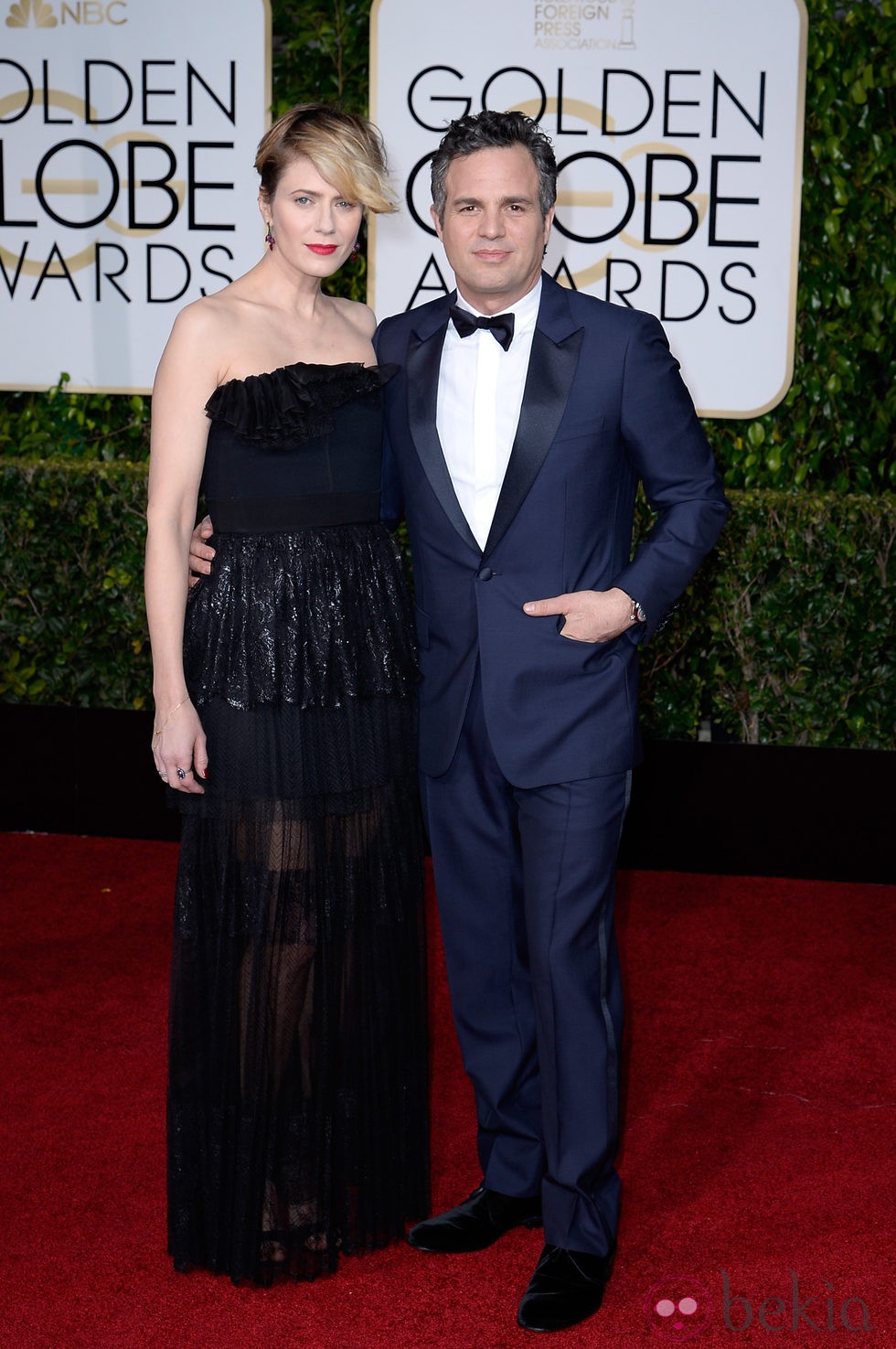 Mark Ruffalo y Sunrise Coigney en la alfombra roja de los Globos de Oro 2015