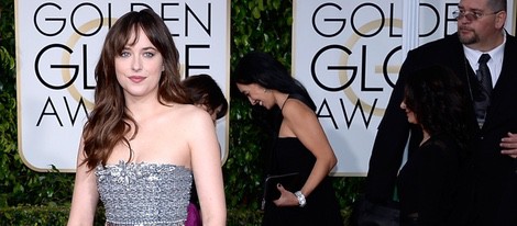 Dakota Johnson en la alfombra roja de los Globos de Oro 2015