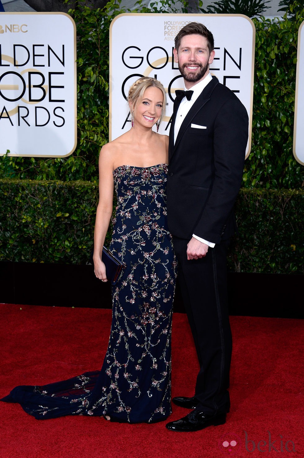 Joanne Froggatt y James Cannon en la alfombra roja de los Globos de Oro 2015