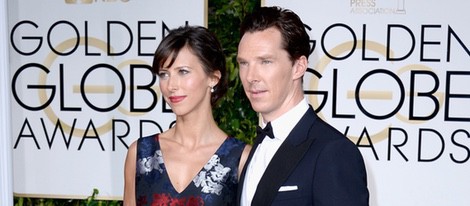 Benedict Cumberbatch y Sophie Hunter en la alfombra roja de los Globos de Oro 2015