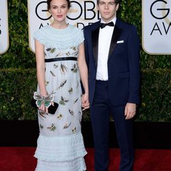 Keira Knightley y James Righton en la alfombra roja de los Globos de Oro 2015