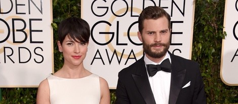 Jamie Dornan y Amelia Warner en la alfombra roja de los Globos de Oro 2015