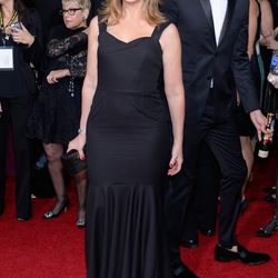 Edie Falco en la alfombra roja de los Globos de Oro 2015