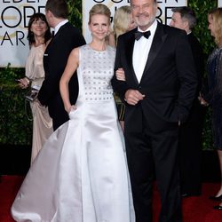 Kayte Walsh y Kelsey Grammer en la alfombra roja de los Globos de Oro 2015