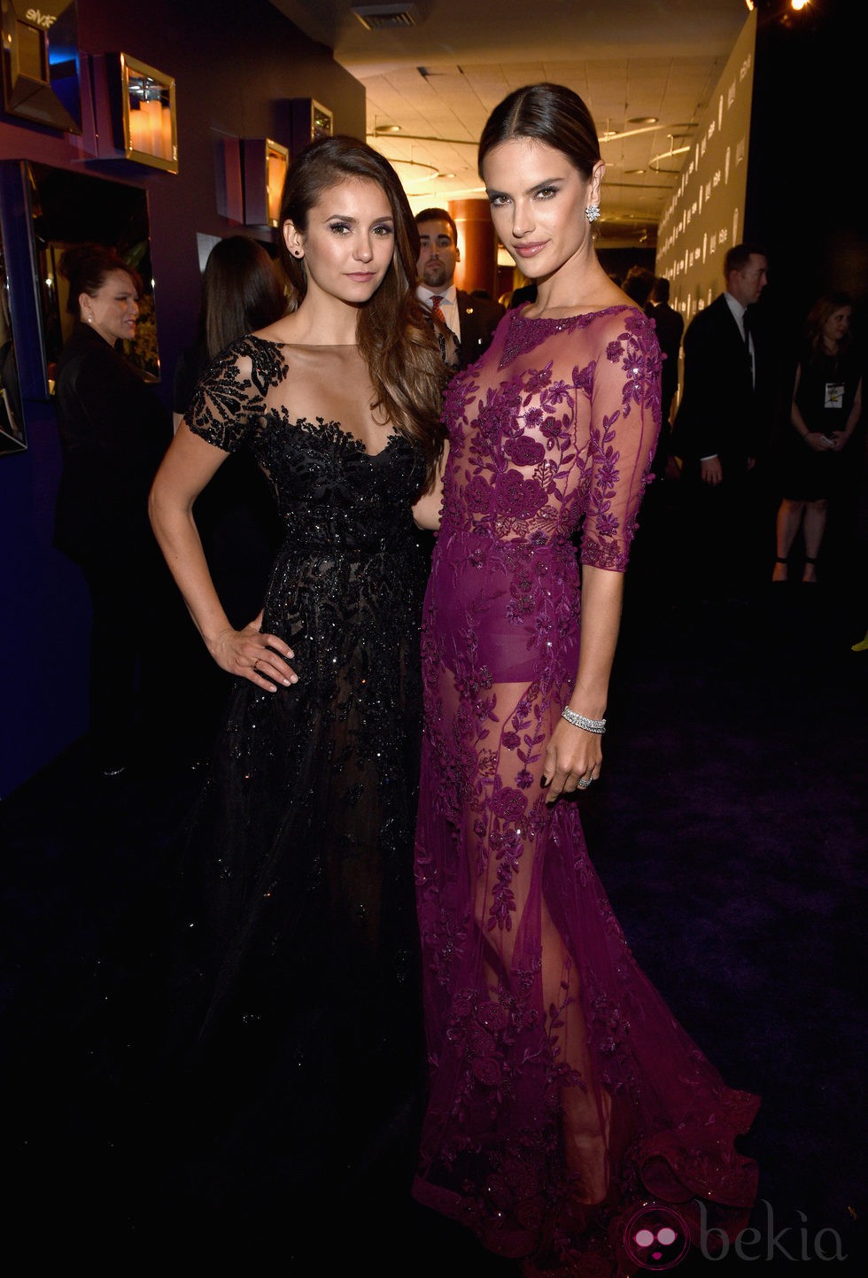 Nina Dobrev y Alessandra Ambrosio en la fiesta Warner tras los Globos de Oro 2015