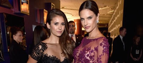 Nina Dobrev y Alessandra Ambrosio en la fiesta Warner tras los Globos de Oro 2015