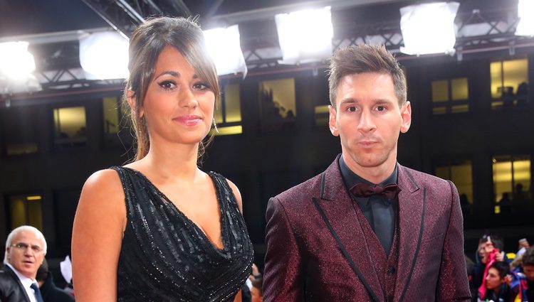 Leo Messi y Antonella Roccuzzo en la entrega del Balón de Oro 2014