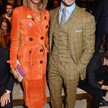 Jourdan Dunn y David Gandy en el desfile de Burberry otoño/invierno 2015 de la Semana de la Moda Masculina de Londres