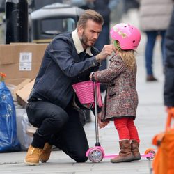 David Beckham pasea en Londres con su hija Harper Seven 