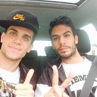 Marc Bartra y su hermano gemelo Eric