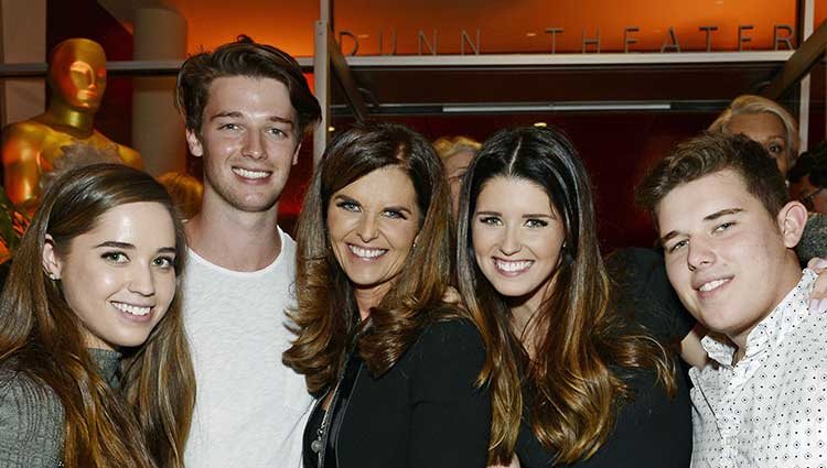 Maria Shriver con sus hijos Christina, Patrick, Katherine y Christopher Schwarzenegger