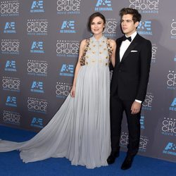 Keira Knightley y James Righton en los Critics' Choice Awards 2015