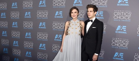 Keira Knightley y James Righton en los Critics' Choice Awards 2015