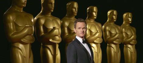 Neil Patrick Harris posando como presentador de los Oscar 2015