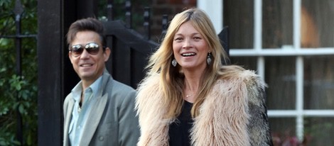 Kate Moss a la salida de su casa en Londres el día de su 41 cumpleaños