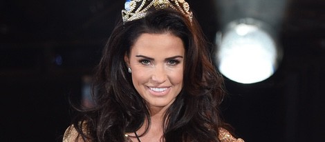 Katie Price se viste de princesa de cuento para entrar a 'Celebrity Big Brother'