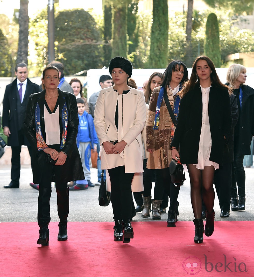 Estefanía de Mónaco, Camille Gottlieb y Pauline Ducruet en el Festival de Circo de Monte-Carlo 2015