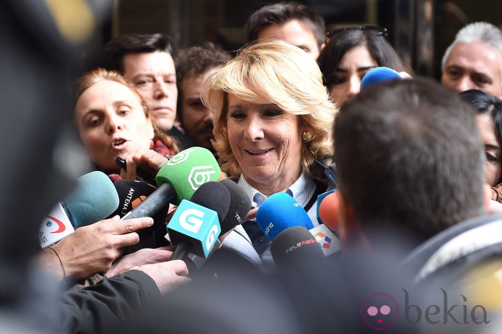 Esperanza Aguirre llega al juicio por el incidente de tráfico y posterior fuga en la Gran Vía