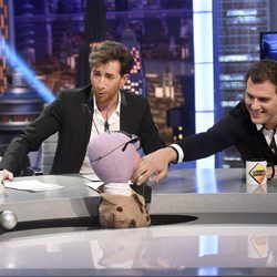 Albert Rivera con Pablo Motos con Trancas y Barrancas en 'El Hormiguero'