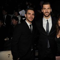 Marc Clotet y Natalia Sánchez con Fernando Llorente en la Semana de la Moda Masculina de Milán 2015