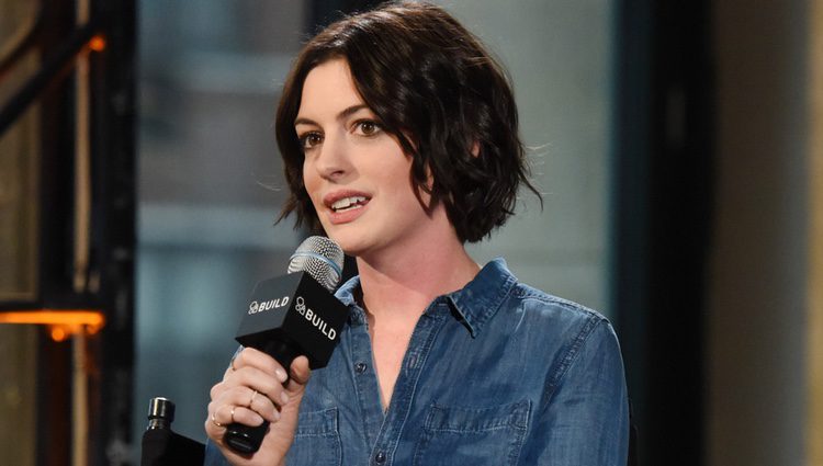 Anne Hathaway en los estudios  AOL de Nueva York