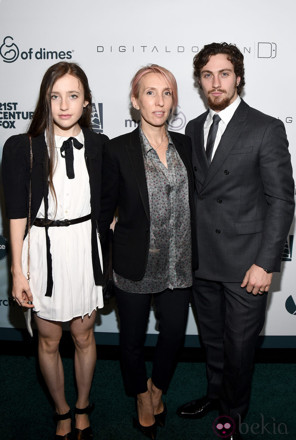 Sam Taylor-Johnson con su hija Angelica Jopling y su marido Aaron Taylor-Johnson