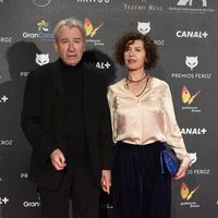 José Sacristán y su mujer en la alfombra roja de los Premios Feroz 2015