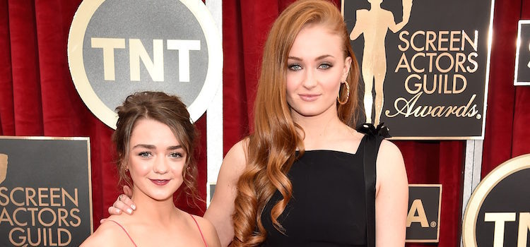 Maisie Williams y Sophie Turner en la alfombra roja de los Screen Actors Guild Awards 2015