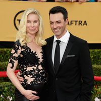 Reid Scott y Elspeth Keller en los premios SAG Awards 