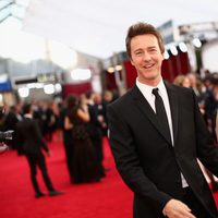 Edward Norton y Shauna Robertson en la alfombra roja de los Screen Actors Guild Awards 2015