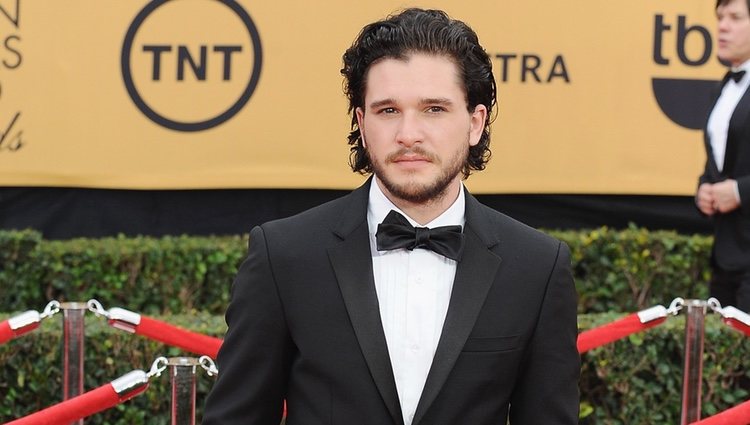 Kit Harington en la alfombra roja de los Screen Actors Guild Awards 2015