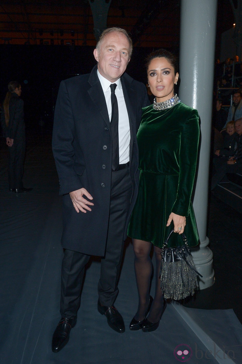 Salma Hayek y Francois-Henri Pinault en el desfile de Saint Laurent en la Semana de la Alta Costura de París primavera/verano 2015 