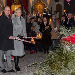 Los Príncipes Alberto y Charlene de Mónaco celebrando Santa Devota 2015