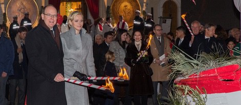 Los Príncipes Alberto y Charlene de Mónaco celebrando Santa Devota 2015