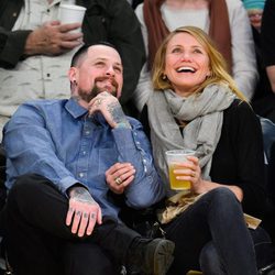 Cameron Diaz y Benji Madden pillados por la 'Kiss Cam' en un partido de los Lakers