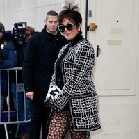 Kris Jenner en el desfile de Chanel en la Semana de la Alta Costura primavera/verano 2015