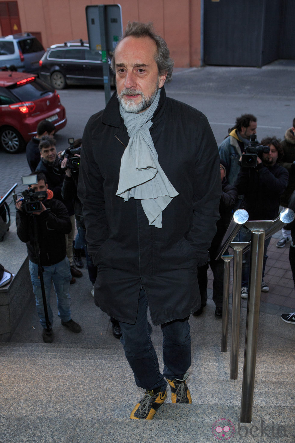 Gonzalo de Castro en el tanatorio de Amparo Baró