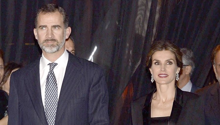 Los Reyes Felipe y Letizia llegando a la fiesta del 25 aniversario de Antena 3