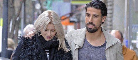 Sami Khedira y Lena Gercke disfrutan de un paseo por las calles de Madrid