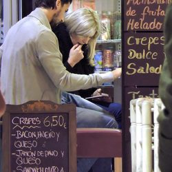 Sami Khedira y Lena Gercke descansa de su paseo por Madrid en una cafetería